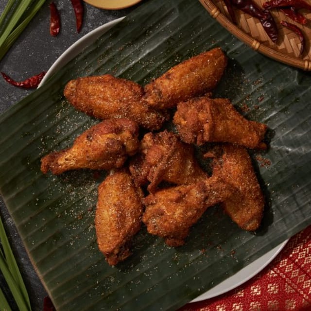 Shlap Muan (Wings) (16 Pieces).